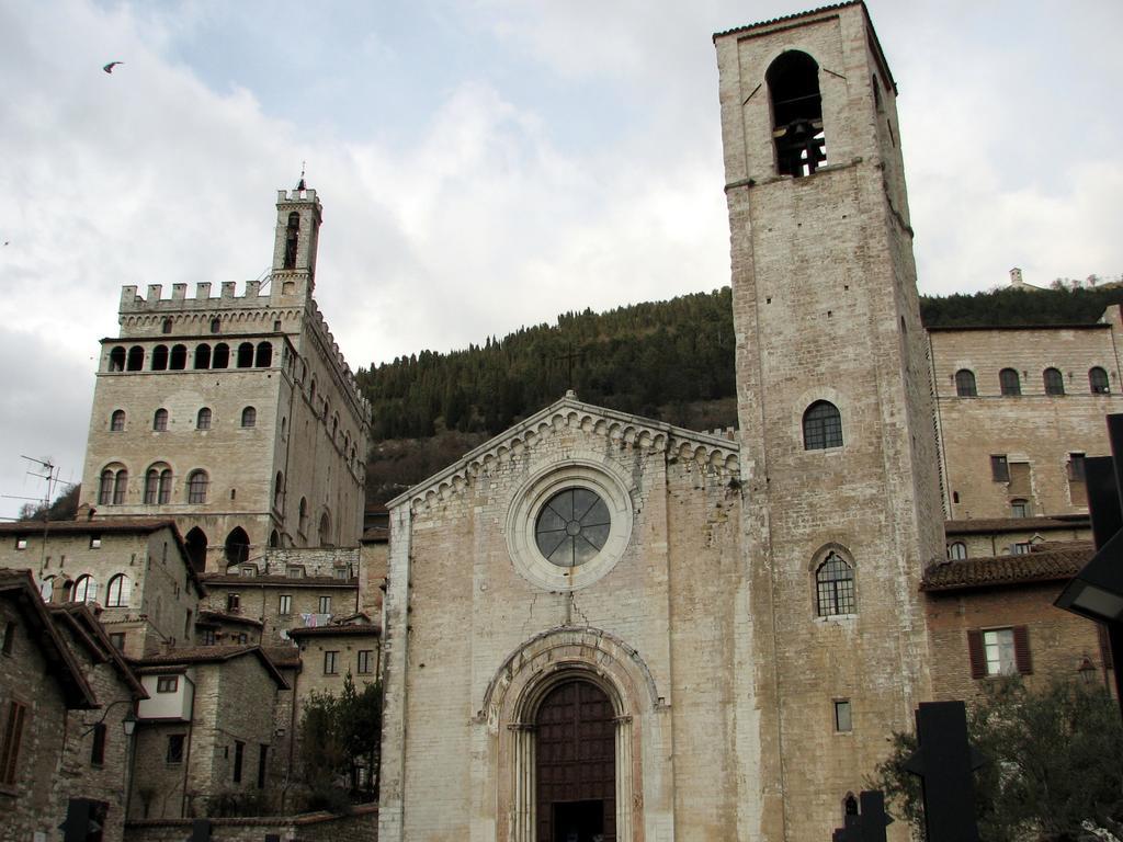 La Signora Dei Fiori Apartment Gubbio Exterior photo